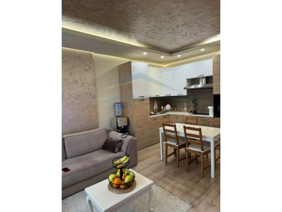 Tirane, jepet me qera apartament 1+1+Ballkon Kati 3, 70 m² 550 € (Ali Demi)