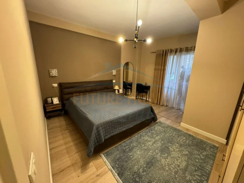 Tirane, jepet me qera apartament 1+1 Kati 3, 70 m² 550 € (Ali Demi)