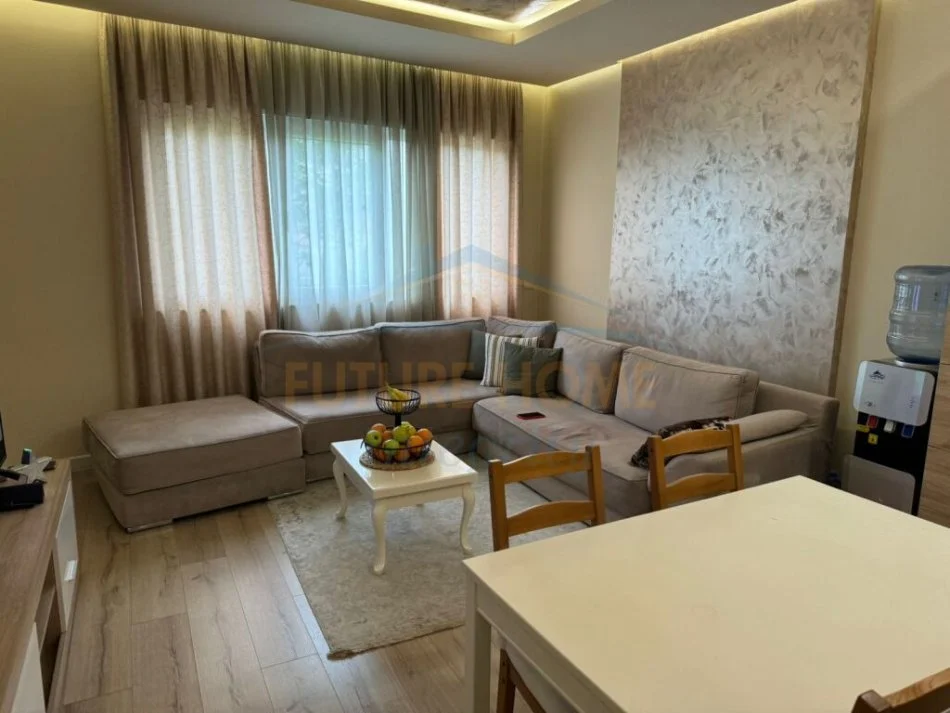 Tirane, jepet me qera apartament 1+1 Kati 3, 70 m² 550 € (Ali Demi)