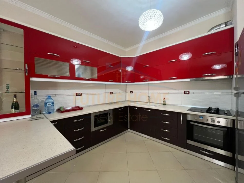 Tirane, shitet ambjent biznesi , Kati 5, 95 m² (YZBERISHT)