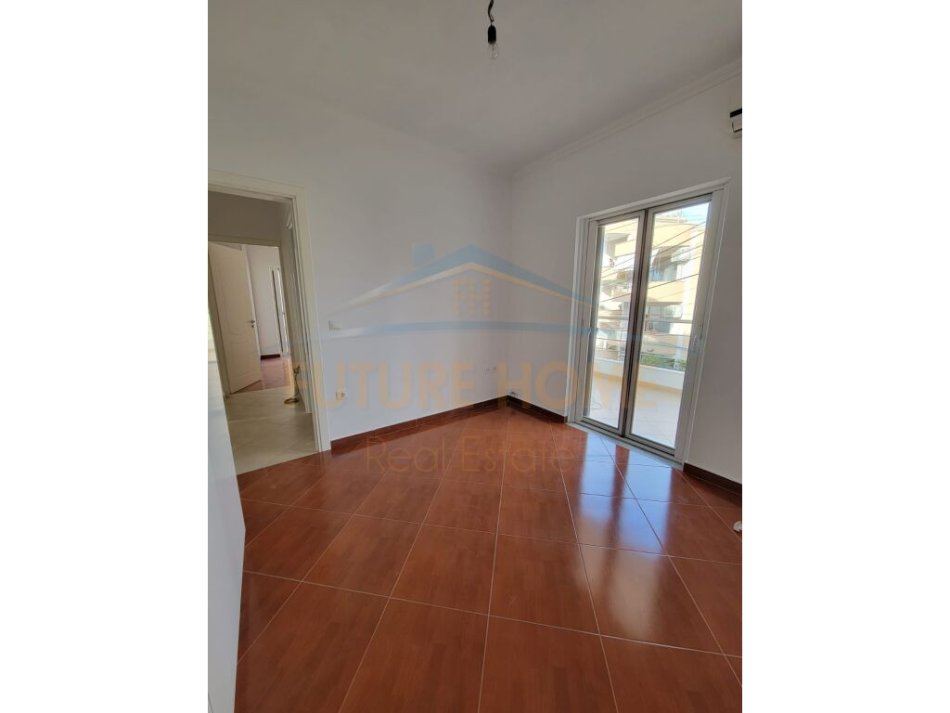 Tirane, jepet me qera apartament 2+1 Kati 2, 90 m² 400 € (Fresk)