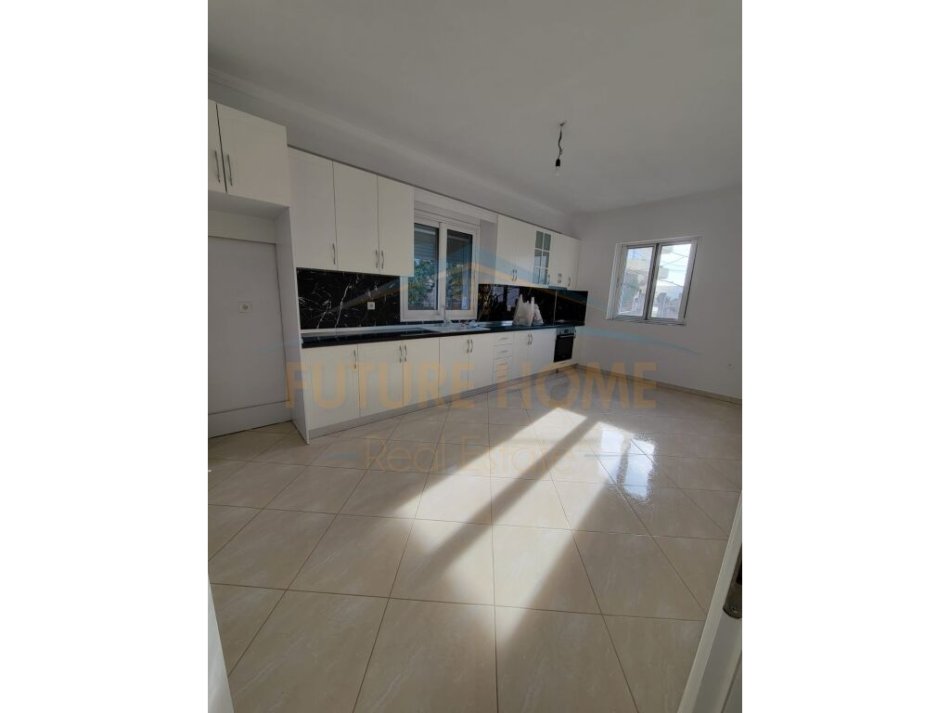 Tirane, jepet me qera apartament 2+1 Kati 2, 90 m² 400 € (Fresk)