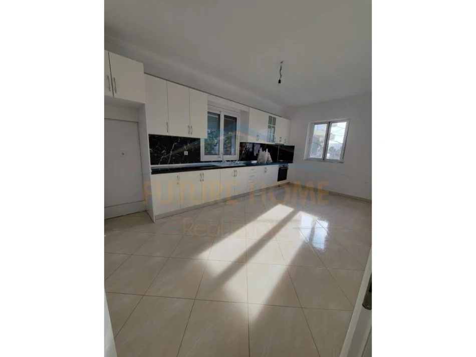 Tirane, jepet me qera apartament 2+1 Kati 2, 90 m² 400 € (Qera, Apartament 2+1, Fresk, Tiranë)