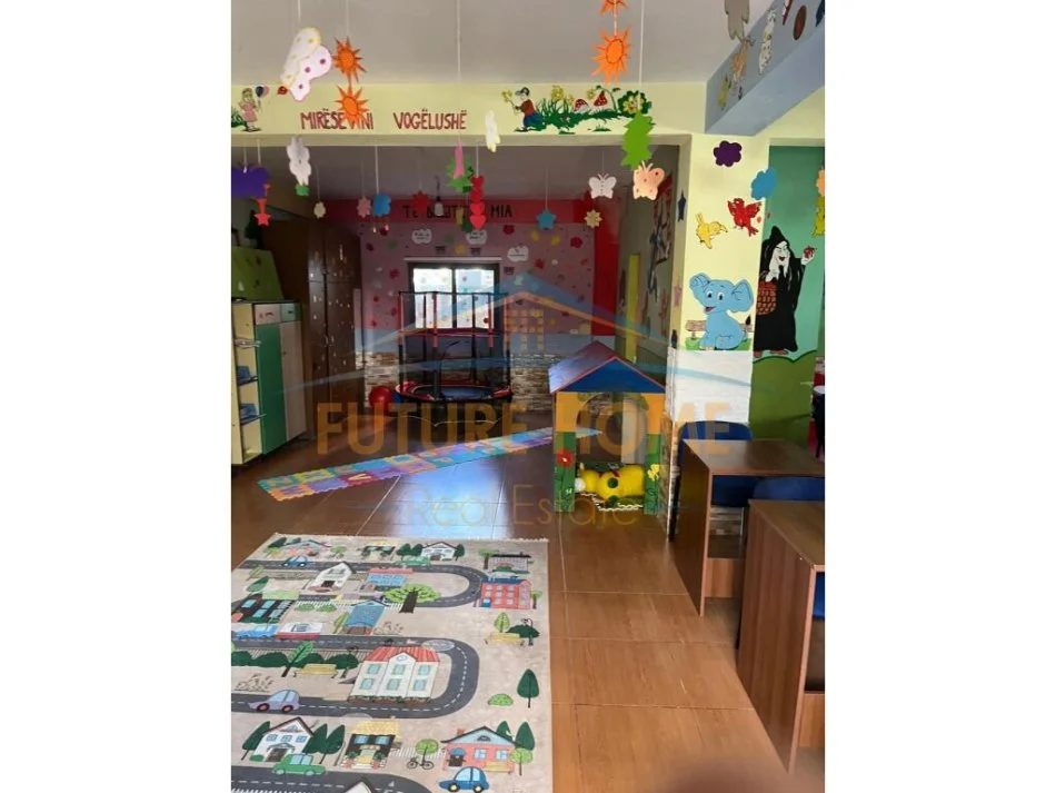 Tirane, shes Vile 2+1+Ballkon, , 500 m² 250,000 € (KOMBINAT)