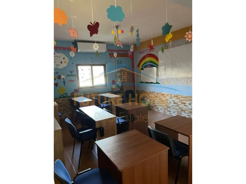 Tirane, shes Vile 4+1 Kati 0, 200 m² 250.000 € (kombinat)