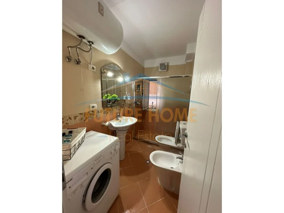 Tirane, jepet me qera apartament 2+1, Kati 2, 75 m² 650 € (STADIUMI DINAMO)