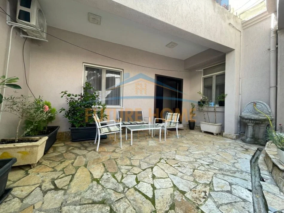 Tirane, jepet me qera apartament 3+1+Aneks+Ballkon, , 150 m² 800 € (shallvaret)
