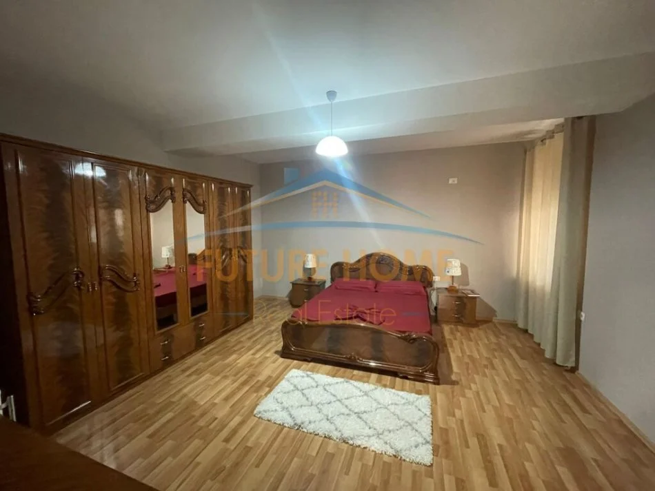 Tirane, jepet me qera apartament 3+1+Aneks+Ballkon, , 150 m² 800 € (shallvaret)