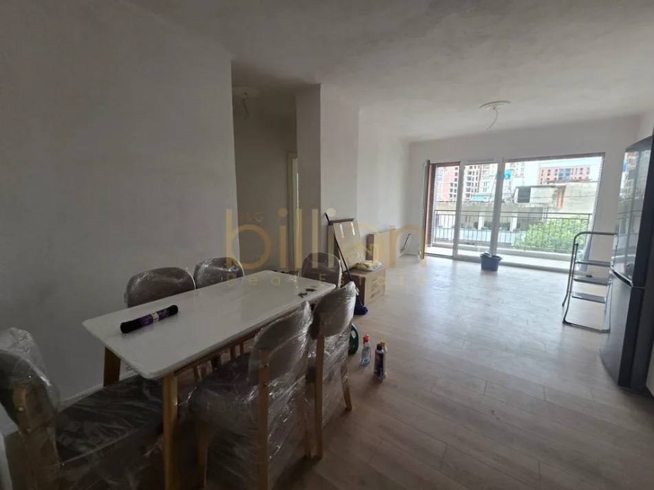 Tirane, shitet 2+1+Ballkon , 103 m² 200.000 € (Ish Fusha Aviacionit)