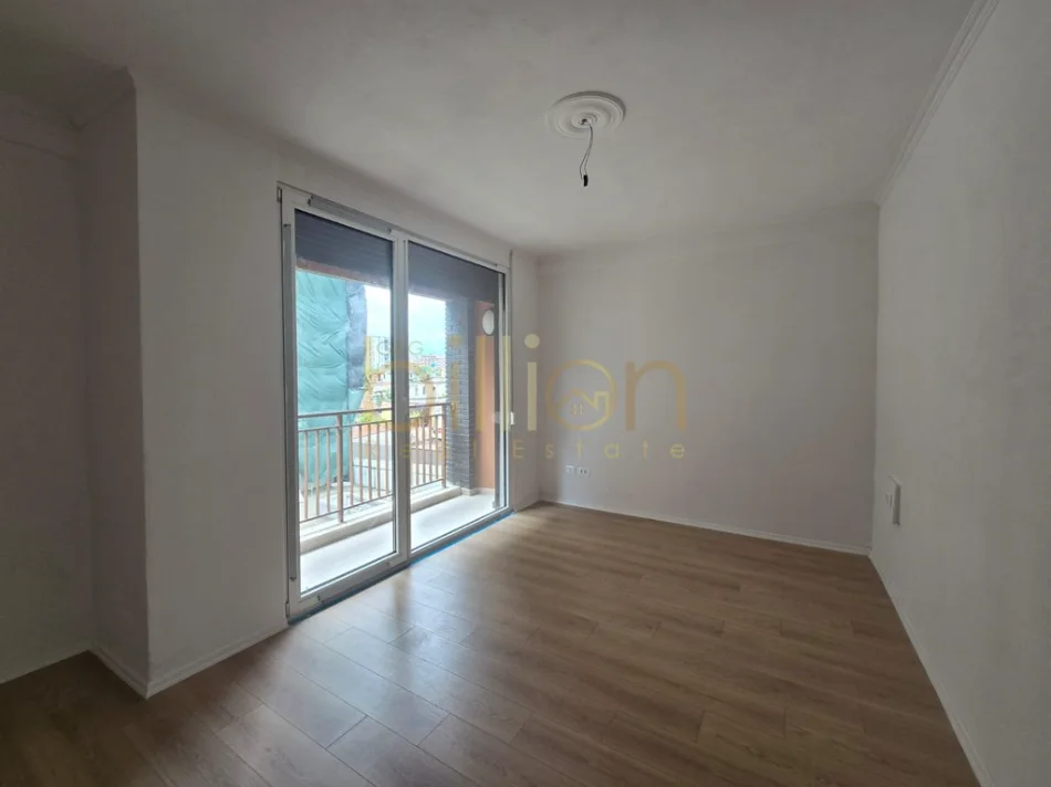 Tirane, shitet 2+1+Ballkon , 103 m² 200.000 € (Ish Fusha Aviacionit)