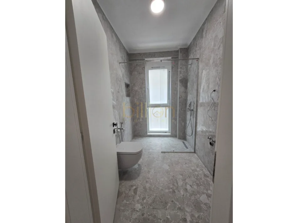 Tirane, shitet 2+1+Ballkon , 103 m² 200.000 € (Ish Fusha Aviacionit)
