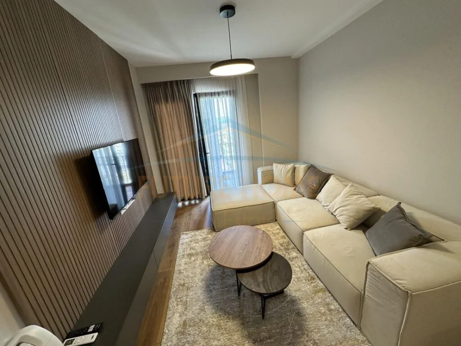 Tirane, jepet me qera apartament 1+1 Kati 20, 79 m² 1.000 € (Rruga e Kavajes)