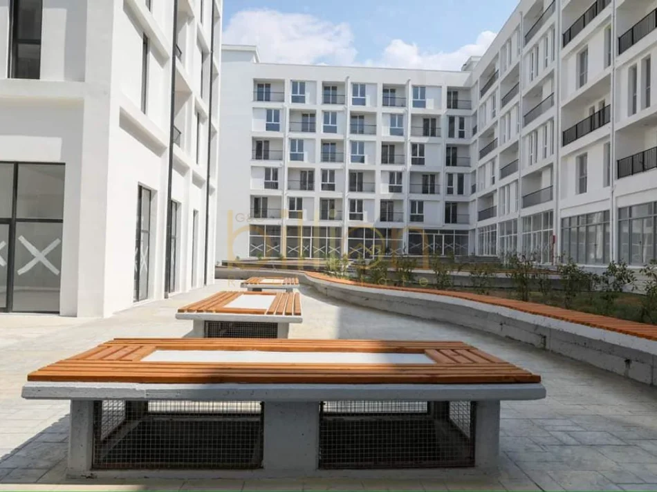 jepet me qera 2+1 , 104 m² (5maji)