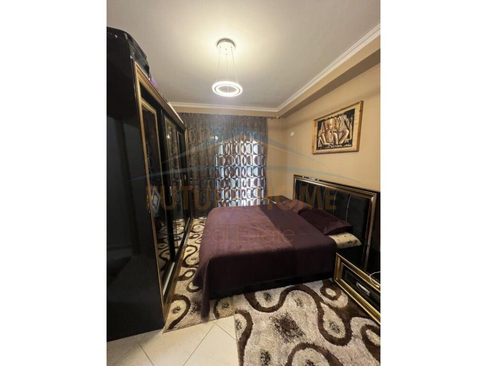 Tirane, jepet me qera apartament 2+1+Ballkon, Kati 5, 94 m² 450 € (Unaza e Re)