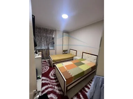 Tirane, jepet me qera apartament 2+1, Kati 5, 94 m² 500 € (UNAZA E RE)