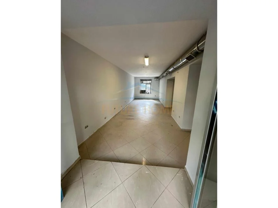 Tirane, shitet ambjent biznesi , Kati 1, 60 m² 105,000 € (Rruga Tefta Tashko) AREA40953