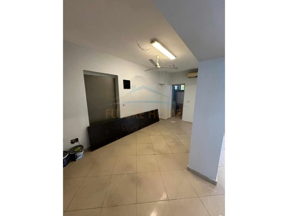 Tirane, shitet ambjent biznesi , Kati 1, 60 m² 105,000 € (Rruga Tefta Tashko) AREA40953