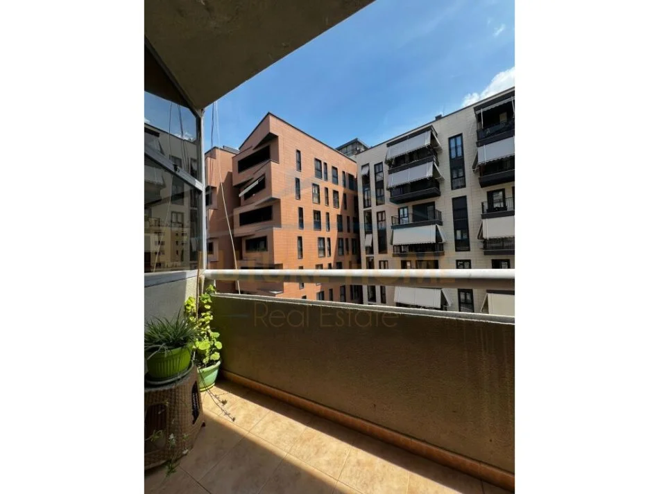 Tirane, jepet me qera apartament 2+1 Kati 6, 126 m² 900 € (Rruga e Kosovareve)