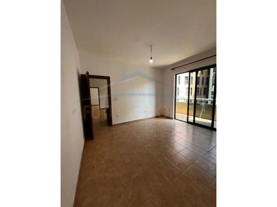 Tirane, jepet me qera apartament 2+1 Kati 6, 126 m² 900 € (Rruga e Kosovareve)