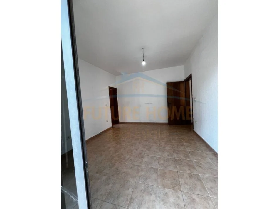 Tirane, jepet me qera apartament 2+1 Kati 6, 126 m² 900 € (Rruga e Kosovareve)