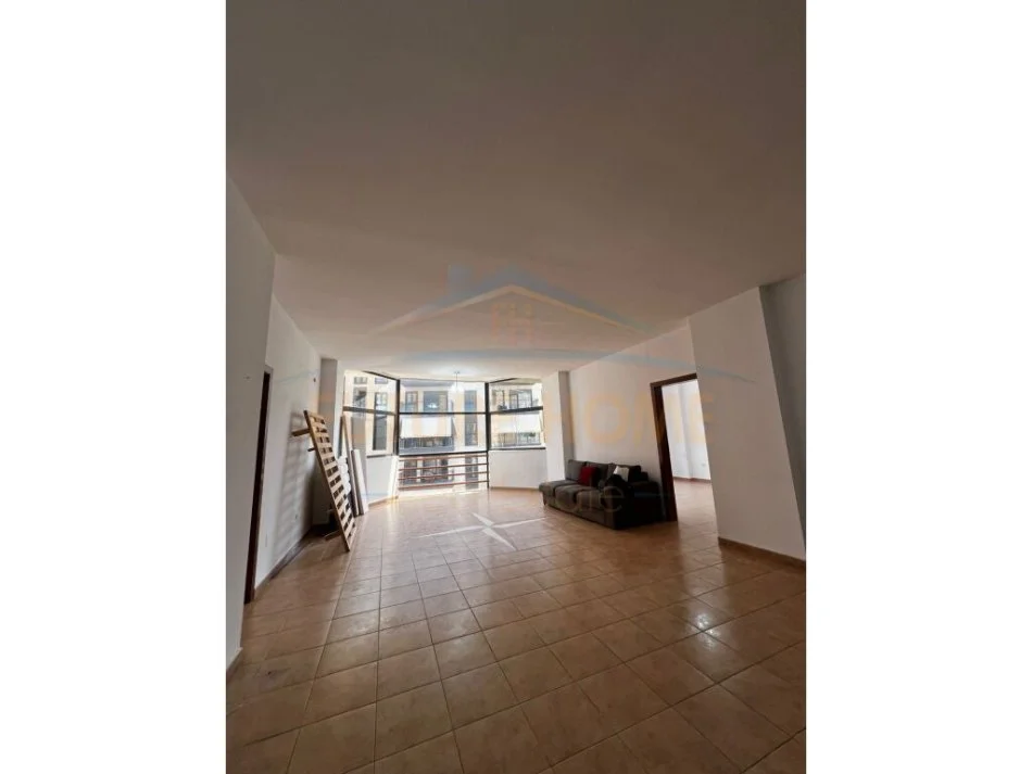 Tirane, jepet me qera apartament 2+1 Kati 6, 126 m² 900 € (Rruga e Kosovareve)