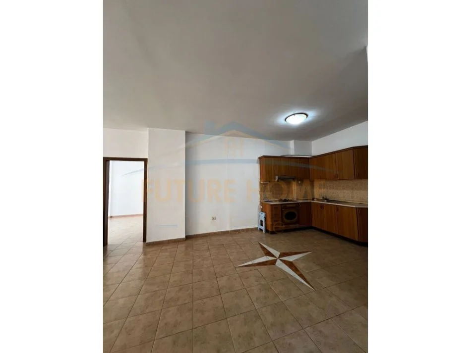 Tirane, jepet me qera apartament 2+1 Kati 6, 126 m² 900 € (Rruga e Kosovareve)