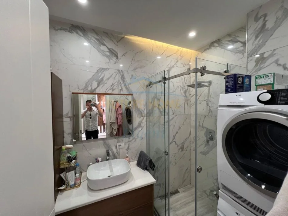 Tirane, shitet apartament 2+1 Kati 5, 79 m² 175.000 € (Liqeni i Thate)