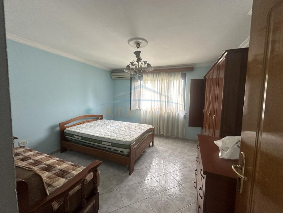 Tirane, jepet me qera apartament 2+1 Kati 5, 400 € (Rruga Ferit Xhajko)