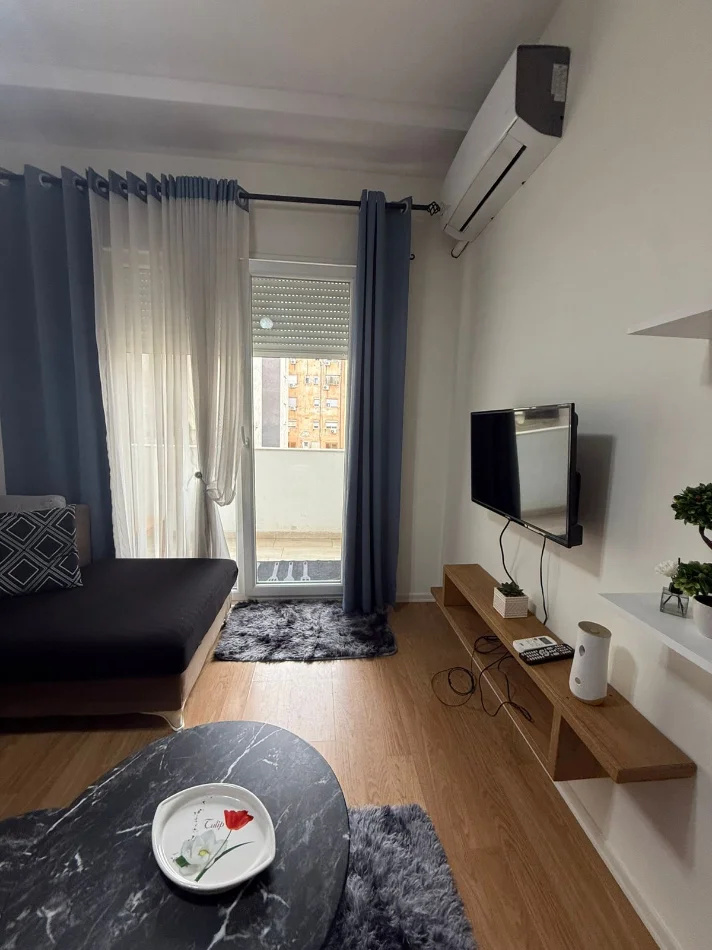 Tirane, jepet me qera apartament 1+1 Kati 5, 70 m² 500 € (Materniteti i Ri ne Brryl)