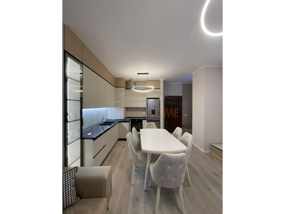 Tirane, jepet me qera apartament 1+1+Ballkon, Kati 9, 76 m² 600 € (Yzberisht)