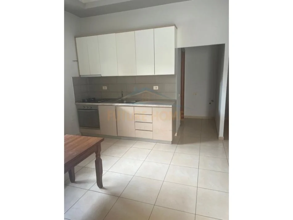 Vlore, shitet garsonier 1+1, Kati 1, 40 m² 75,000 € (Rruga "Gjergj Kastriot", Vlorë.)