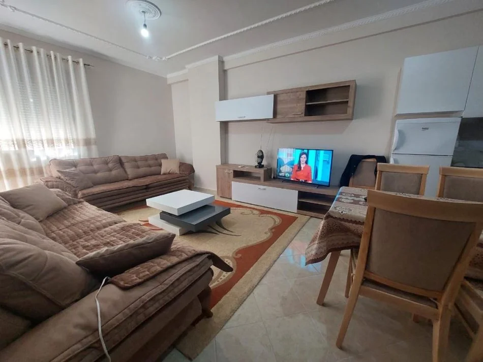 Vlore, jap me qera prane portit apartament 1+1+Ballkon Kati 3, 64 m² 400euro (rruga transballkanike)