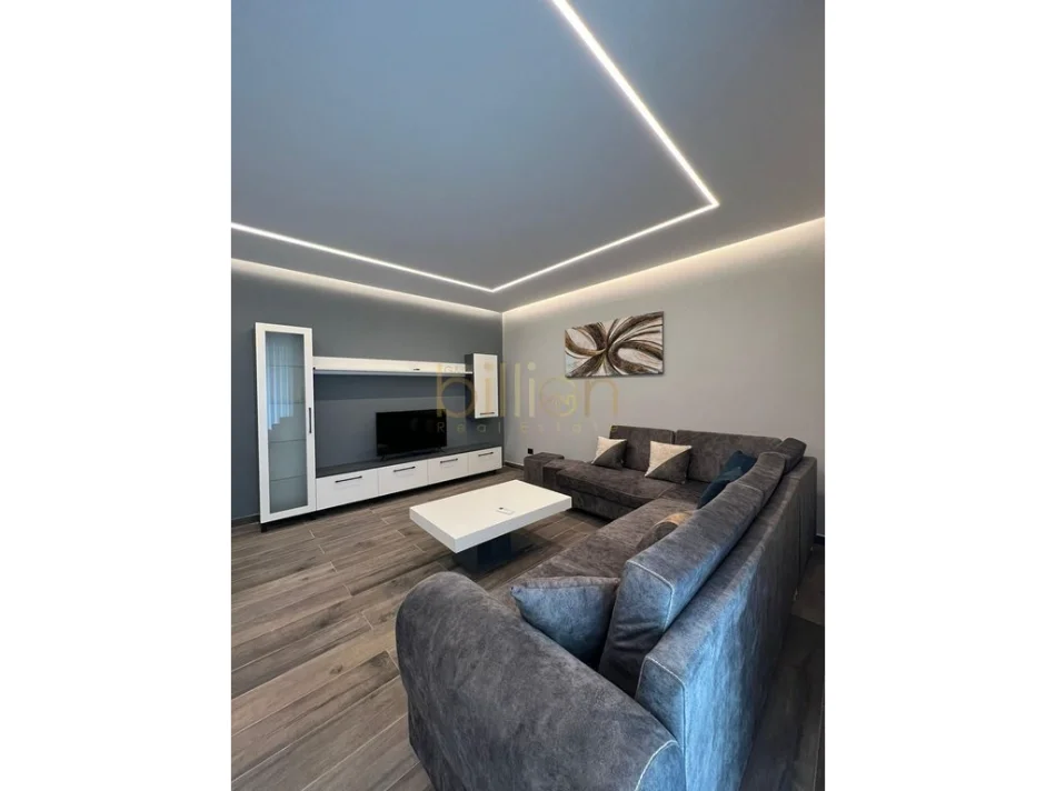 Tirane, jepet me qera 1+1 , 71 m² 800 €