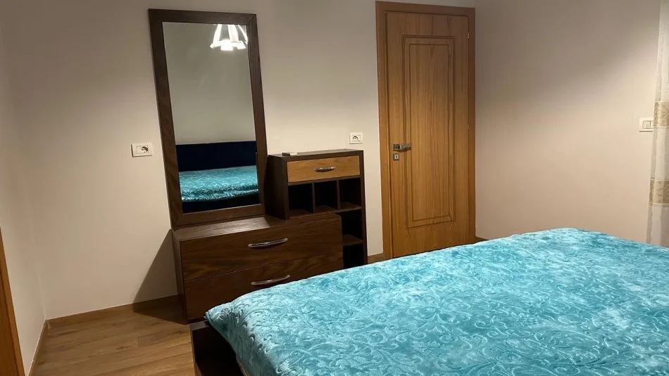 Tirane, jepet me qera 2+1+Ballkon Kati 7, 110 m² 600 € (Rruga e kavajes)