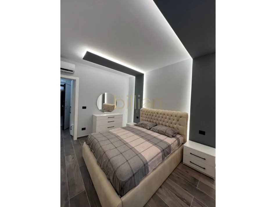 Tirane, jepet me qera 1+1 , 71 m² 800 €