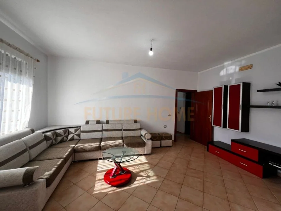 Durres, shitet apartament 2+1, Kati 4, 86 m² 75,000 € (Spitali)