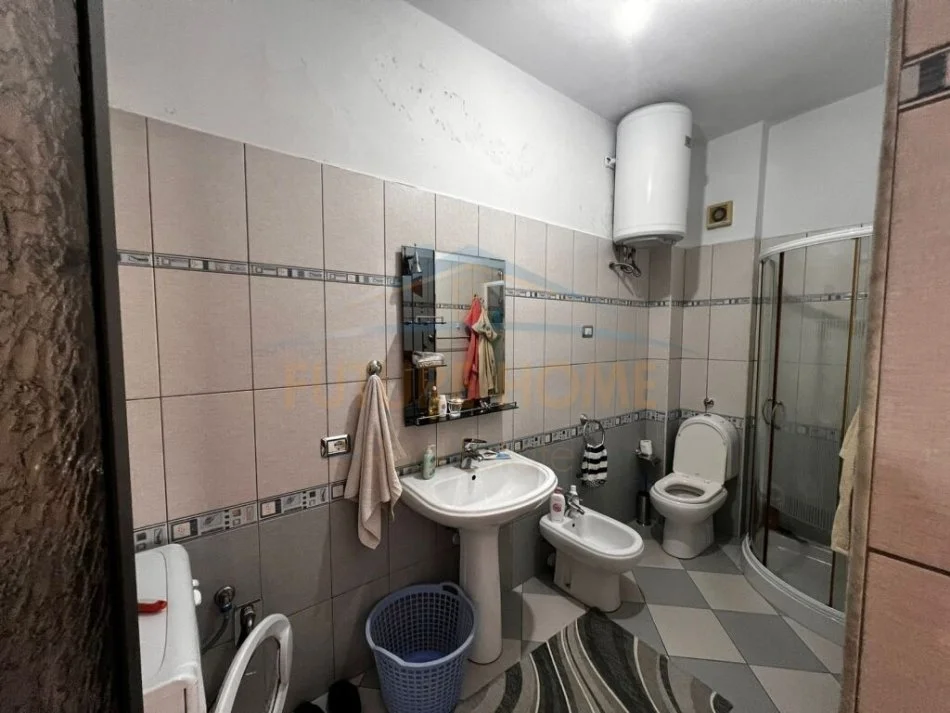 Durres, shitet apartament 2+1, Kati 4, 86 m² 75,000 € (Spitali)