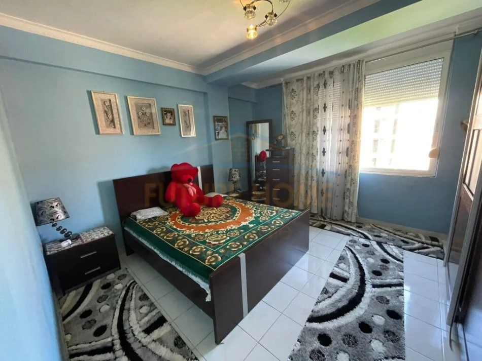 Korce, shitet apartament 1+1+Ballkon Kati 3, 72 m² 46.000 € (Lagjia 16, Korçë)