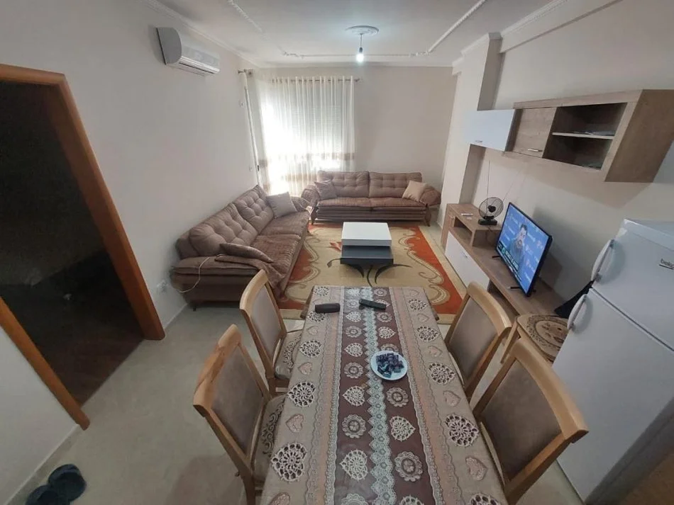 Vlore, jap me qera prane portit apartament 1+1+Ballkon Kati 3, 64 m² 400euro (rruga transballkanike)