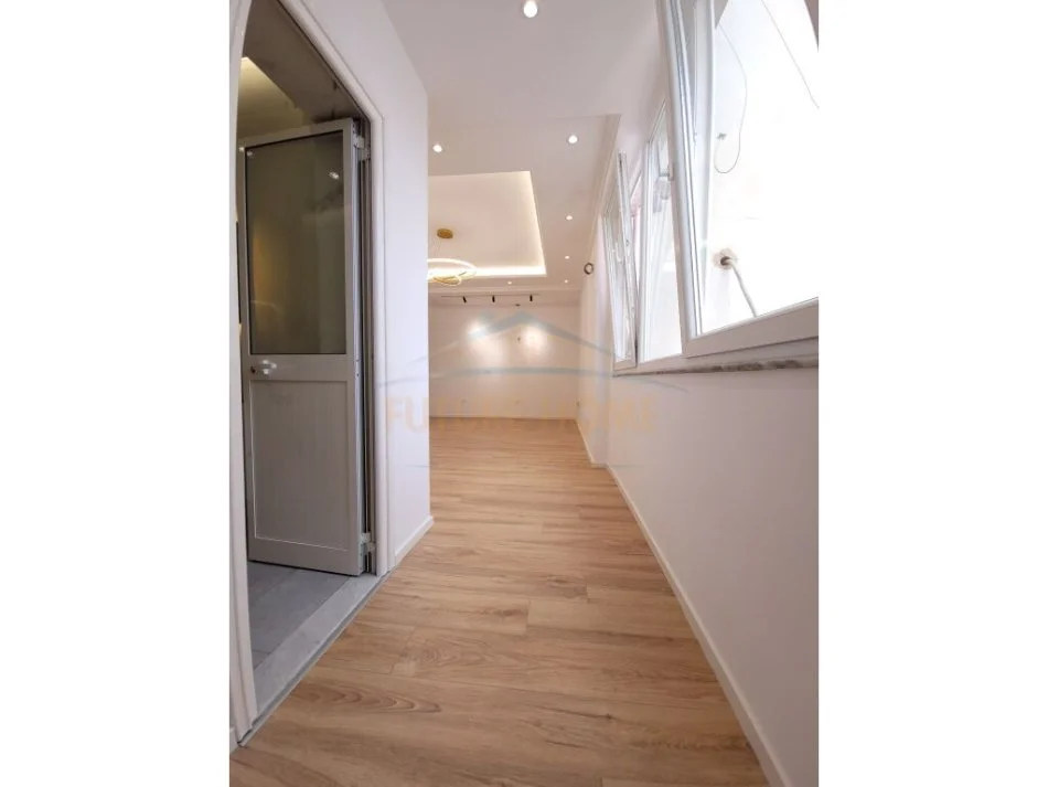 Tirane, shes apartament 1+1, Kati 7, 58 m² 120,000 € (ZOGU I ZI)