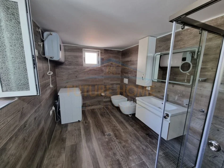 Durres, jepet me qera apartament duplex 3+1+Aneks+Ballkon Kati 2, 120 m² 1.000 € 