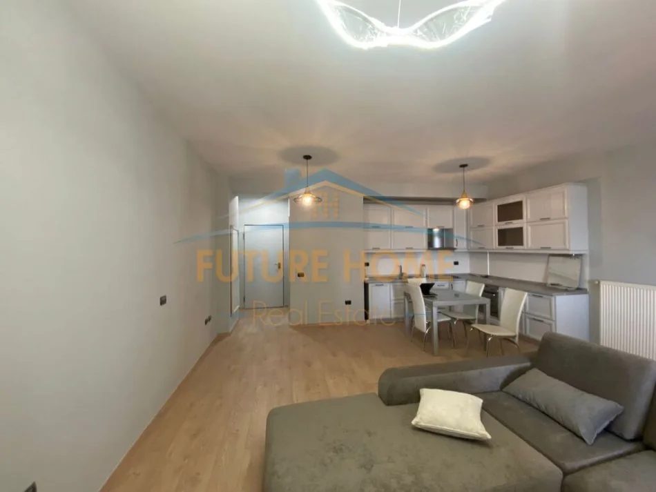 Tirane, jepet me qera apartament 2+1+Ballkon Kati 7, 132 m² 600 € (Ring Center)