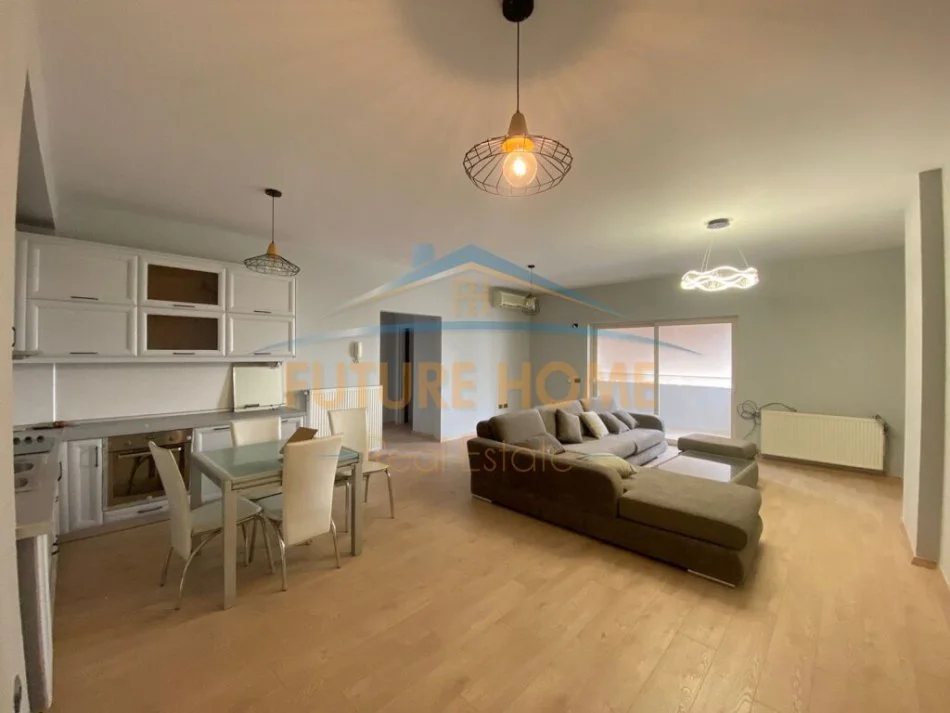 Tirane, jepet me qera apartament 2+1+Ballkon Kati 7, 132 m² 600 € (Ring Center)