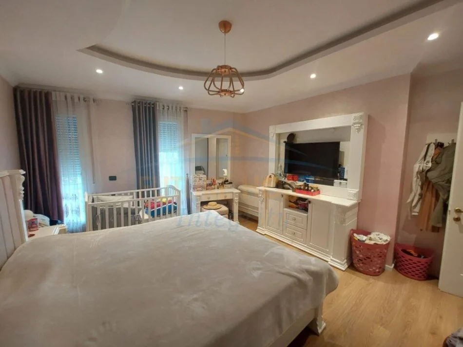 Tirane, shitet apartament 2+1+Aneks+Ballkon, Kati 4, 104 m² 220,000 € (Ali Demi)