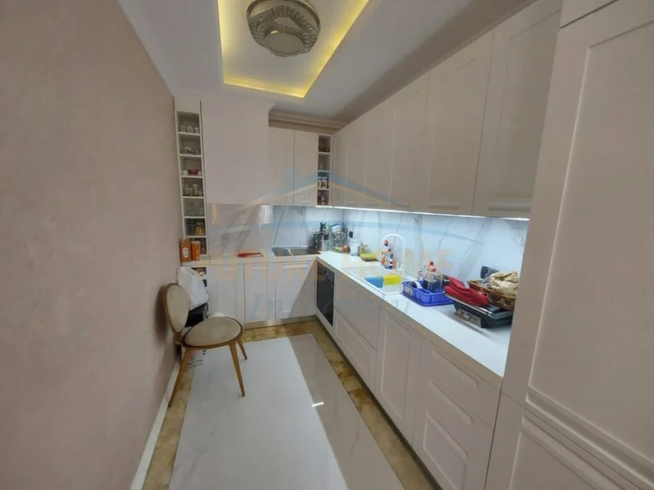 Tirane, shitet apartament 2+1+Aneks+Ballkon, Kati 4, 104 m² 220,000 € (Ali Demi)