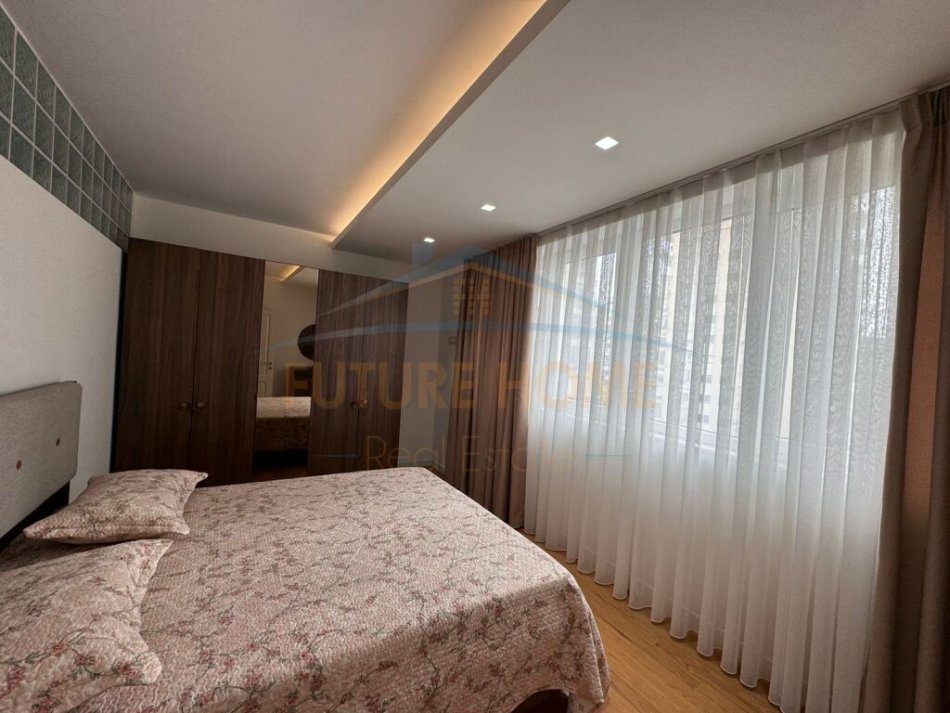 Tirane, jepet me qera apartament 3+1+Ballkon, Kati 5, 163 m² 2,000 € (AIR ALBANIA STADIUM)
