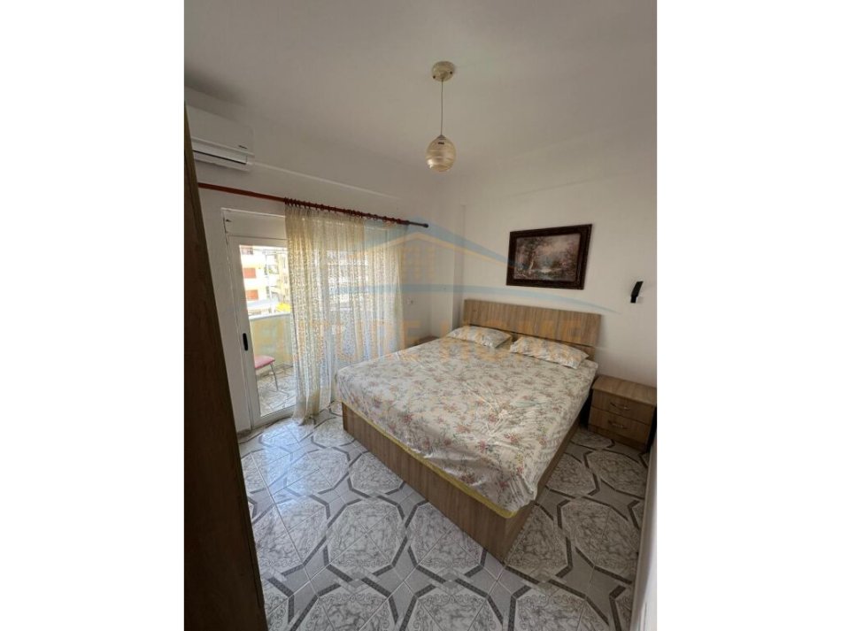 Durres Plazh, jepet me qera apartament 1+1+Ballkon, Kati 3, 60 m² 250 € (Pavarsia)