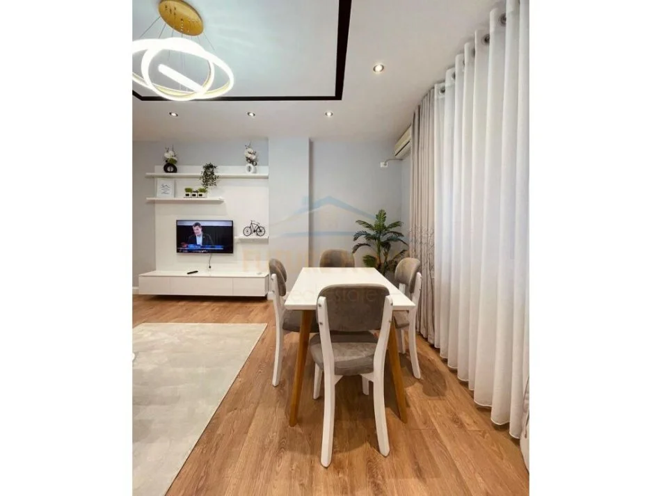 Tirane, jepet me qera 2+1 Kati 2, 100 m² 630 € (Ish Parku i Autobuzave)