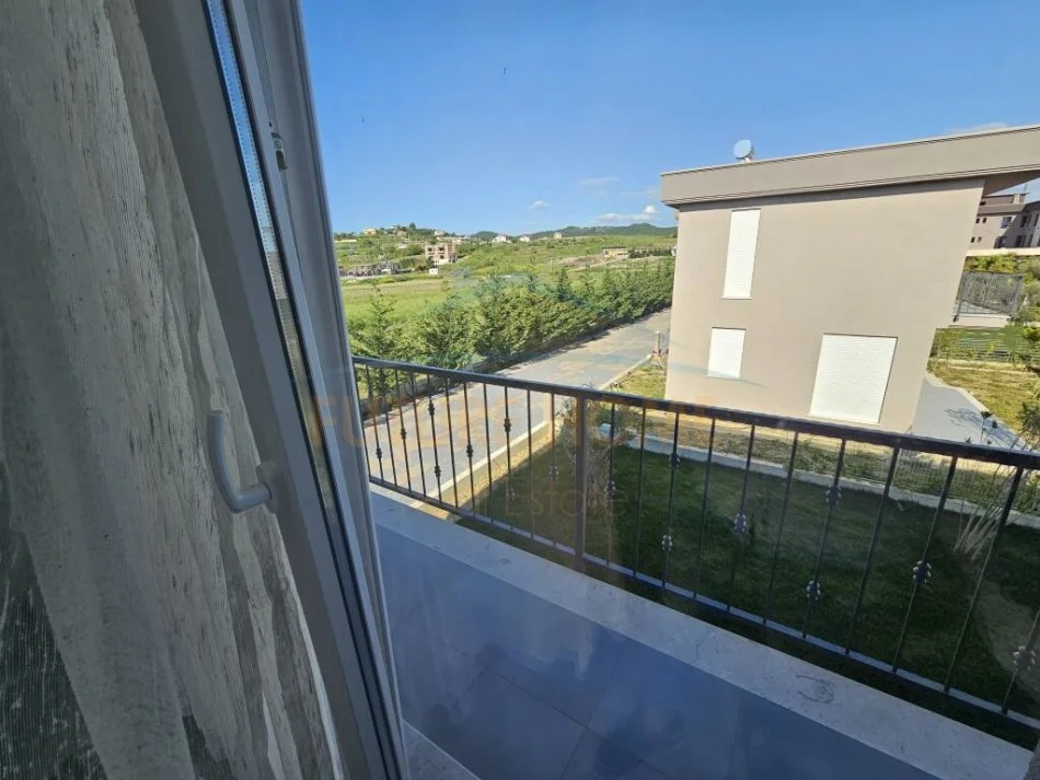 Durres, shitet Vile 2 Katshe , 300 m² 400.000 € (Gjiri i Lalzit, Durres)