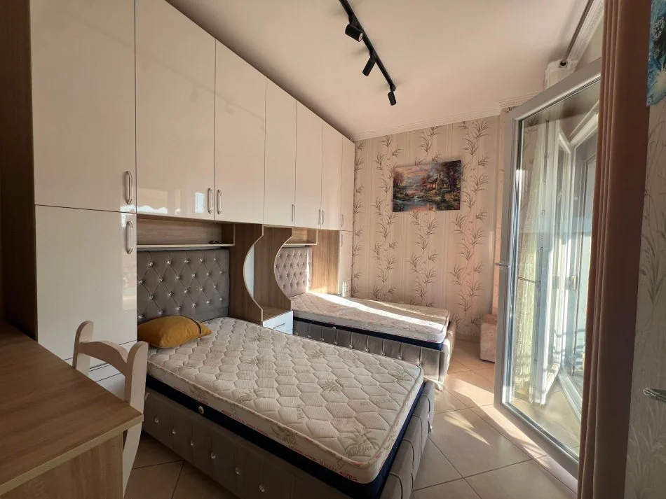 Tirane, shitet apartament 2+1+Ballkon Kati 1, 93 m² 125.000 € (Fresku)